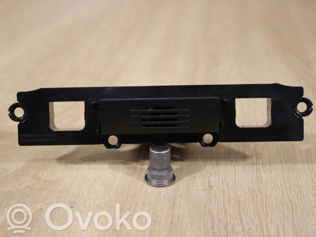 KIA Sorento Trunk door license plate light bar 