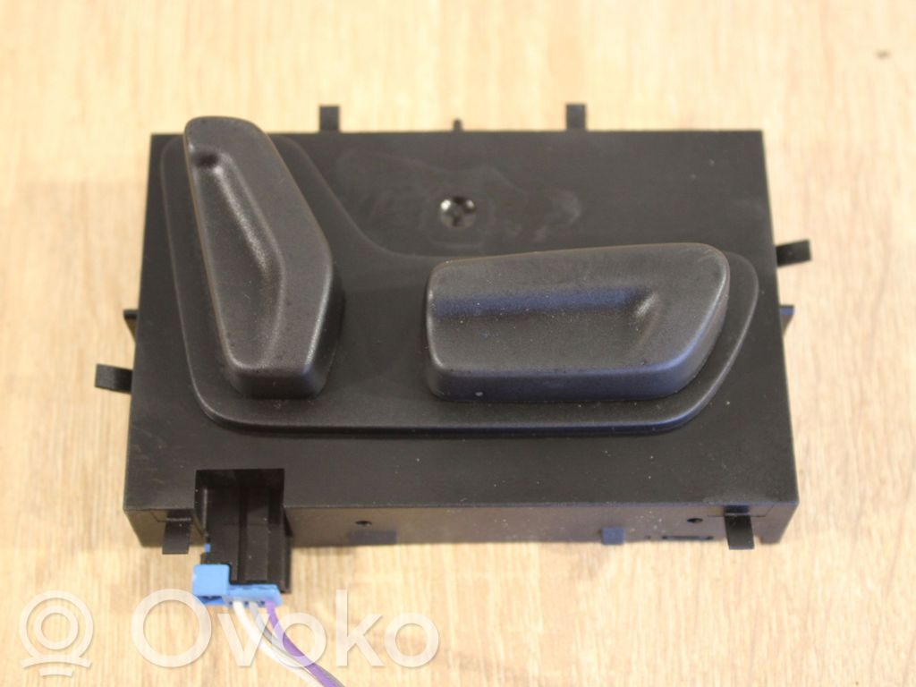 Peugeot 508 Seat control switch 