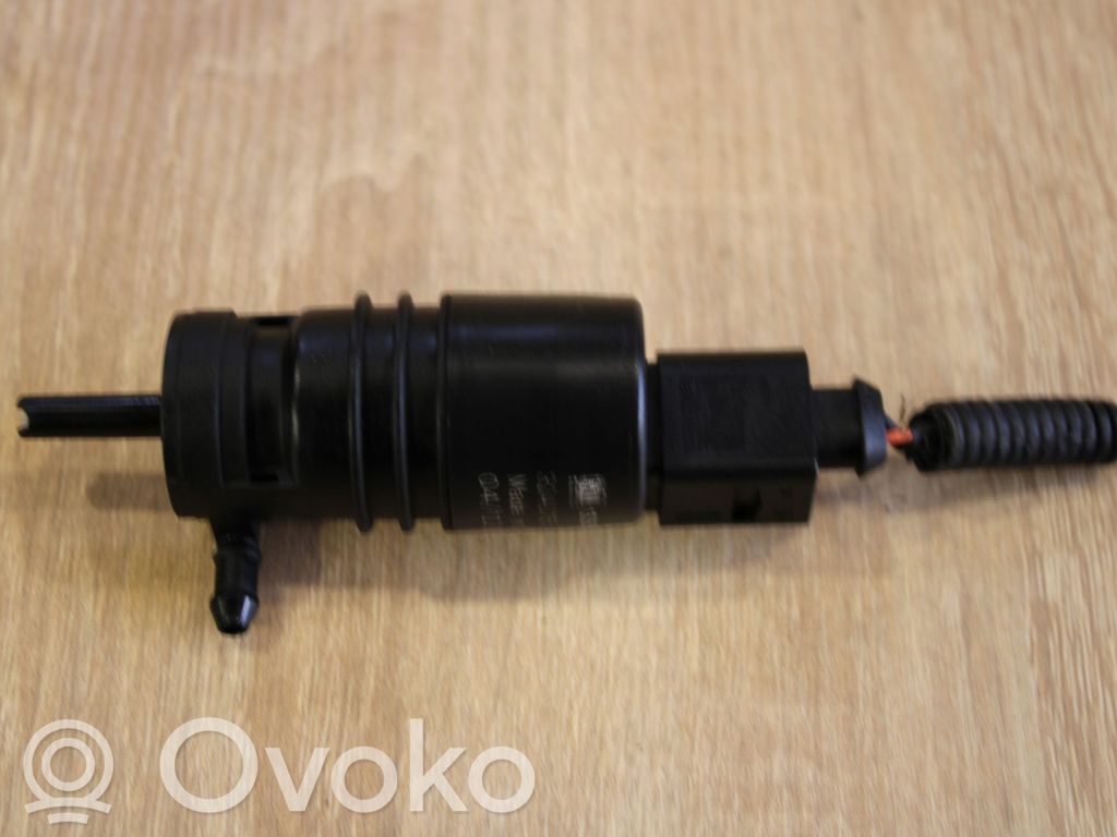 Windscreen/windshield washer pump   13250356