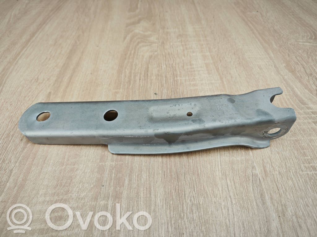 BMW 8 G16 Vairo kolonėlė 