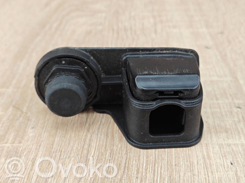 BMW 4 G22 G23 G24 G26 Tailgate check strap stopper 