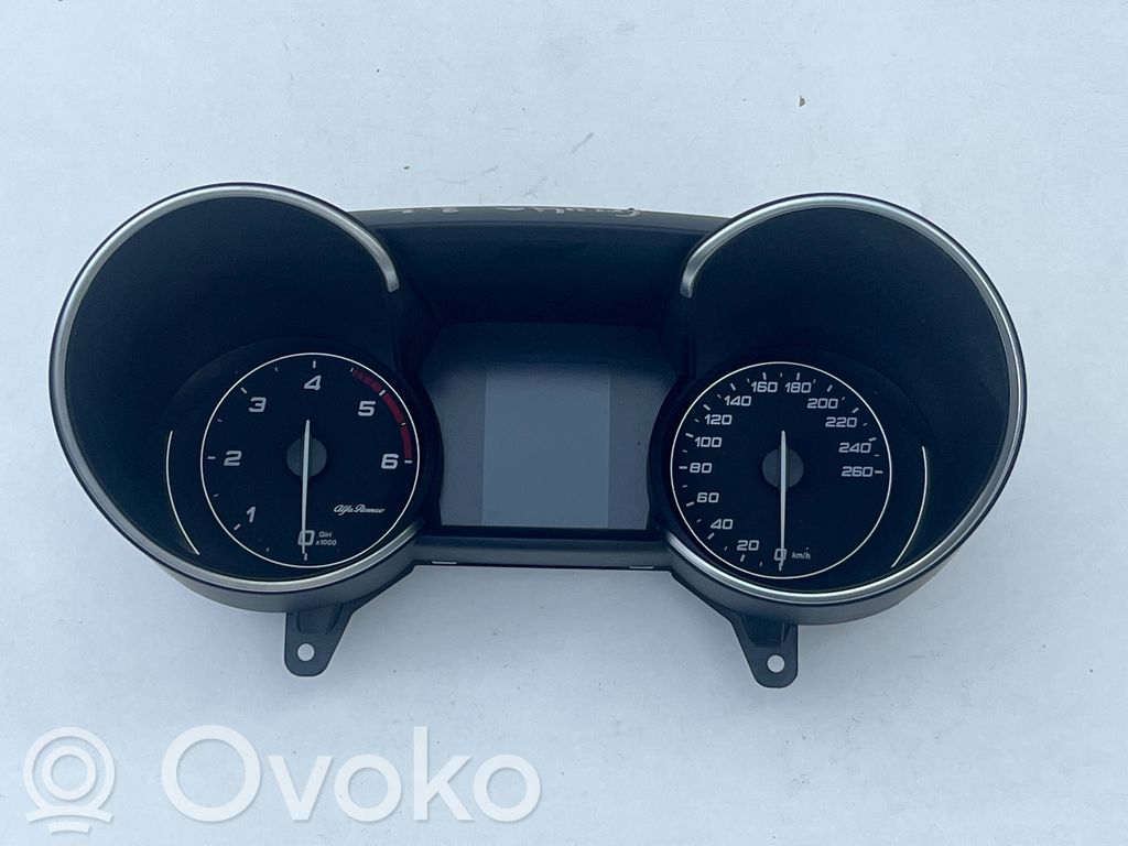 Alfa Romeo Giulia Vitezometru (grup de instrumente) 