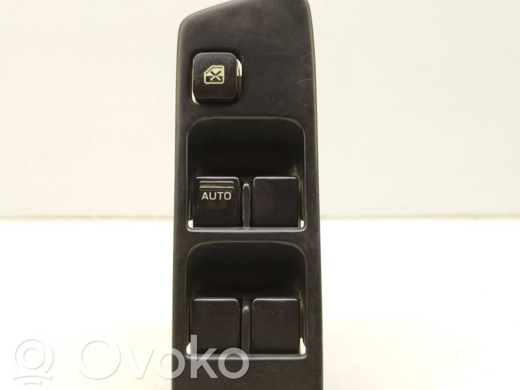 Electric window control switch   83071SA020