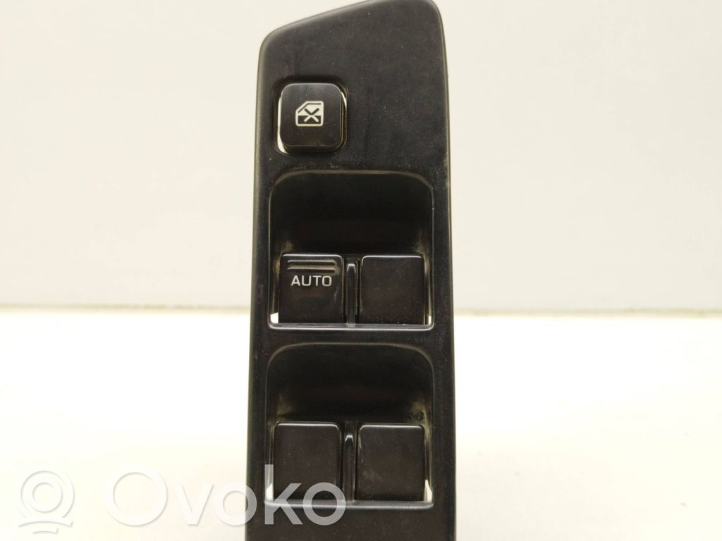 Electric window control switch   83071SA020