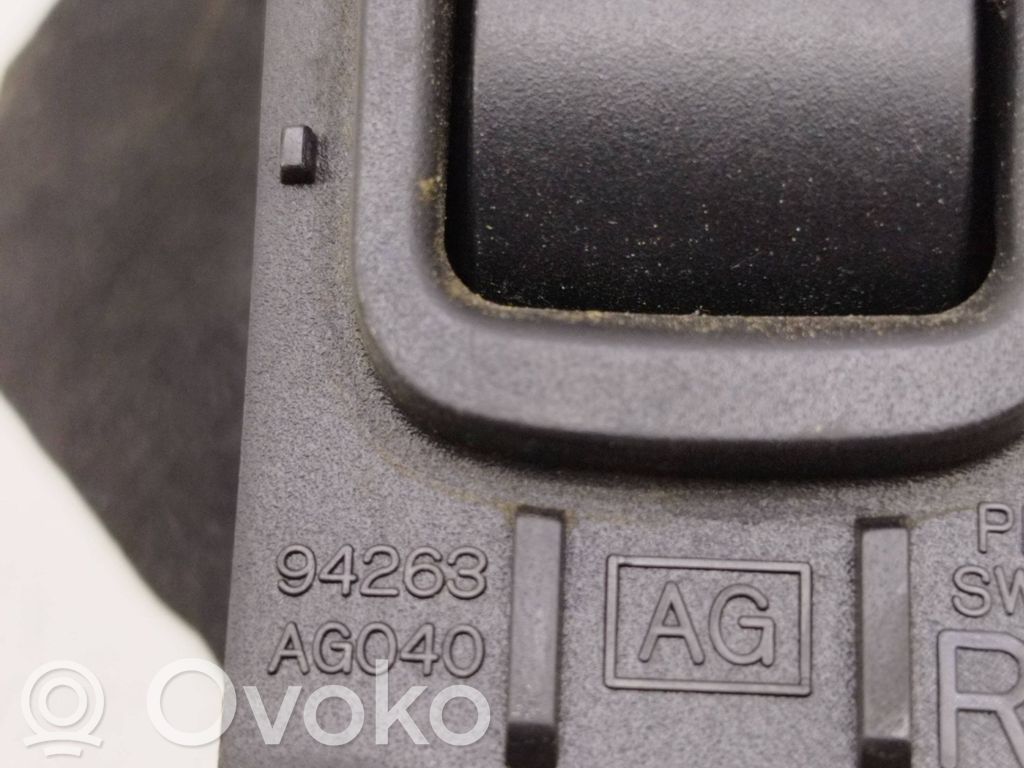 Subaru Legacy Electric window control switch 