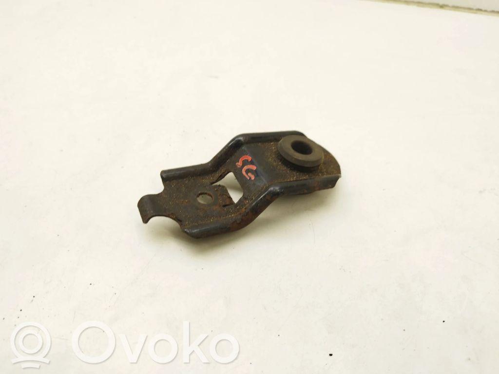 Radiator mount bracket