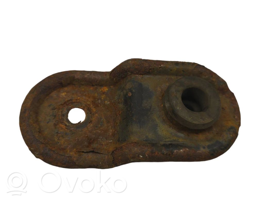 Radiator mount bracket