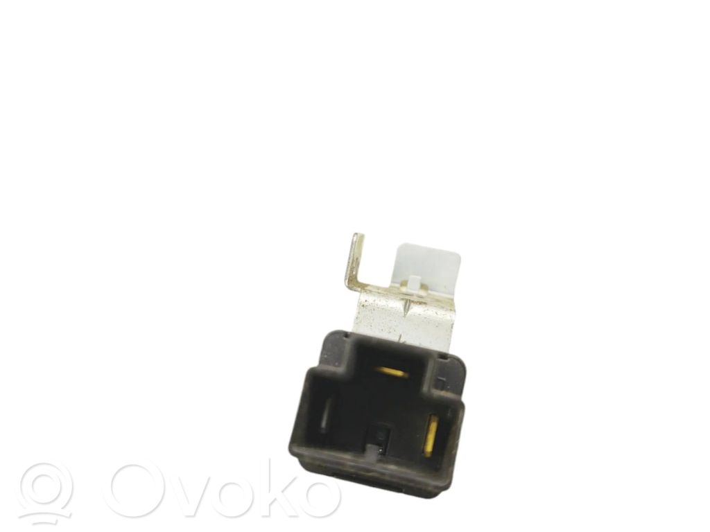 Subaru Outback Hazard warning light relay 