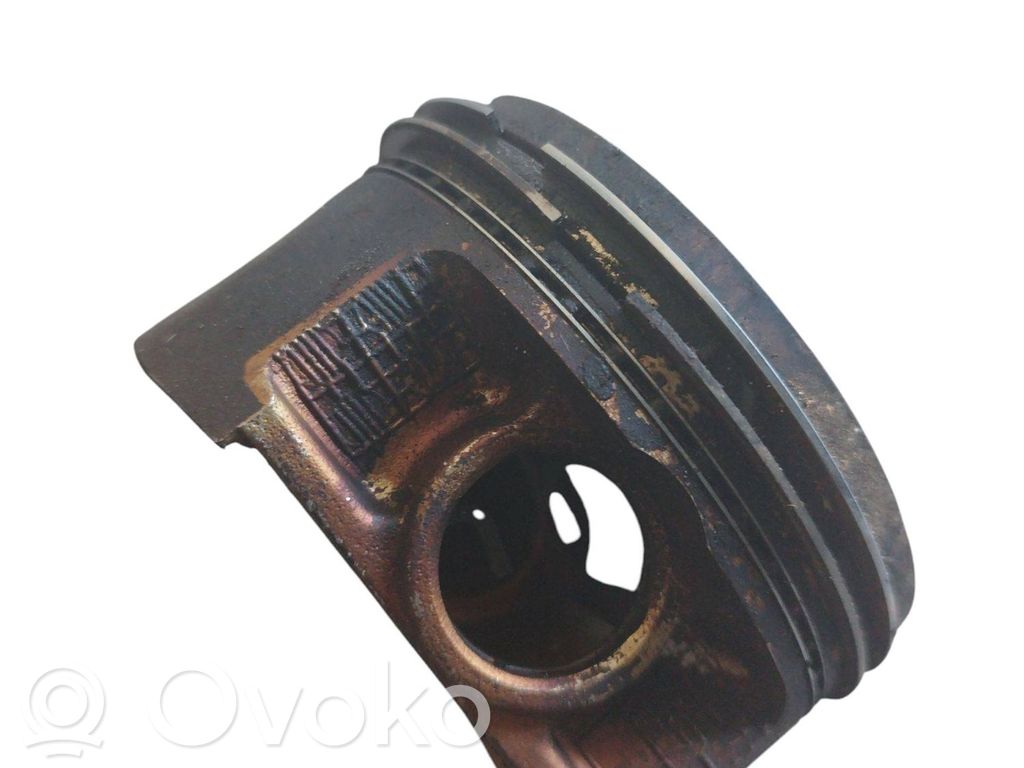 Subaru Forester SF Piston 