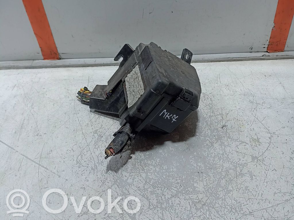 Ford Fiesta Skrzynka bezpieczników / Komplet 