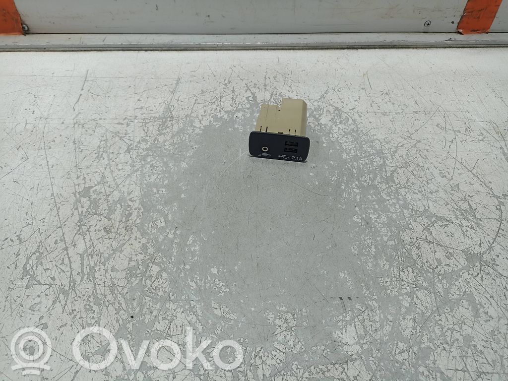 Subaru Forester SK USB savienotājs 