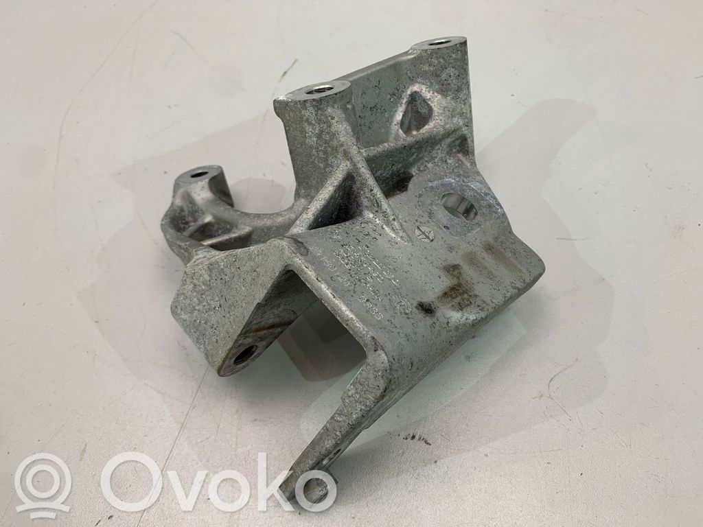 Volvo S90, V90 Engine mounting bracket 