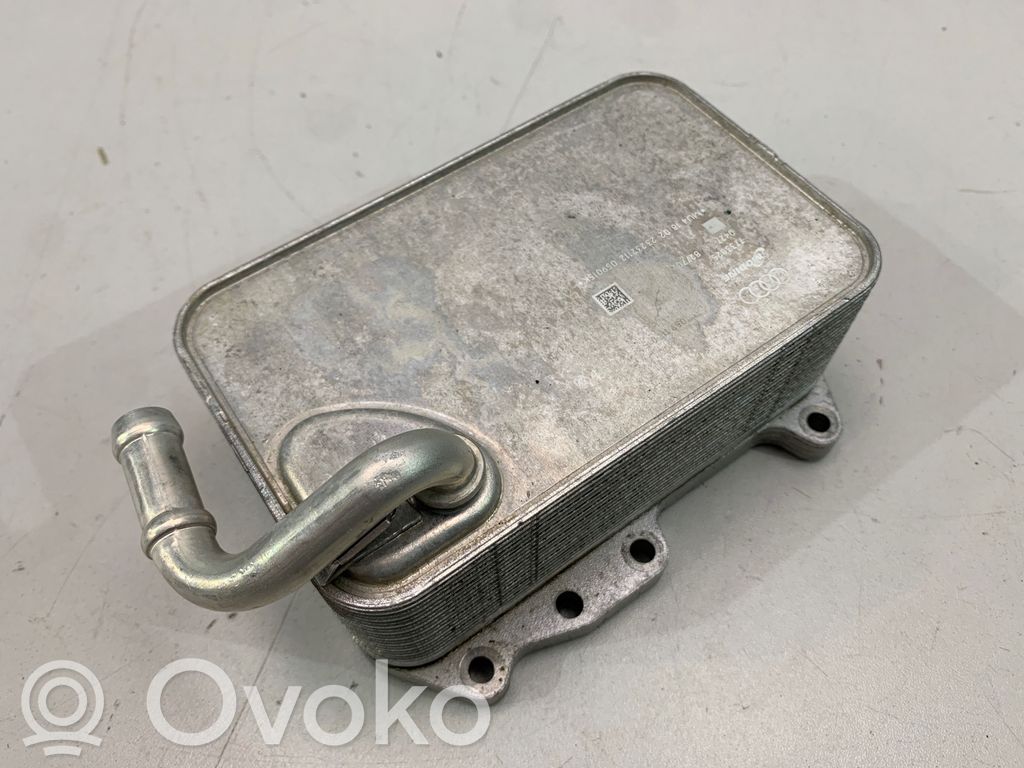 Audi A8 S8 D5 Dzinēja eļļas radiators 
