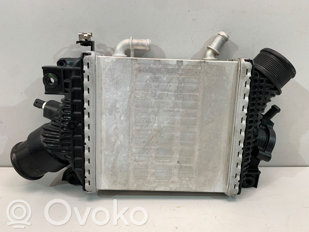 Audi A8 S8 D5 Interkūlerio radiatorius 
