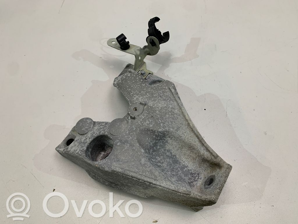 Engine mounting bracket   6789093