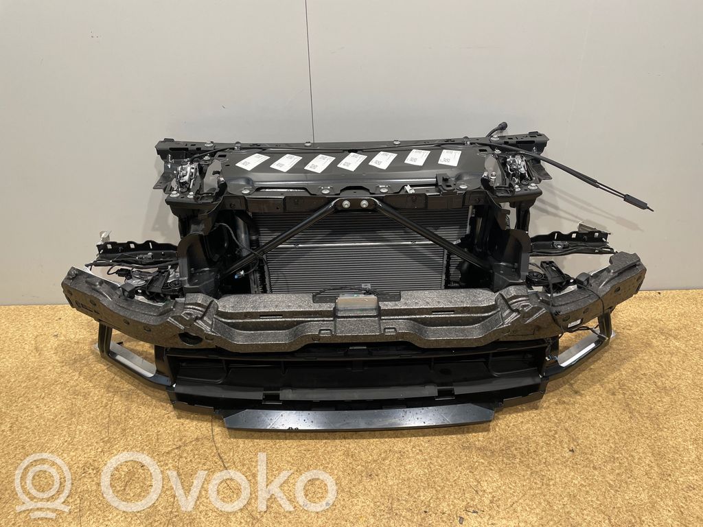 BMW 5 G60 G61 Radiatorių panelė 