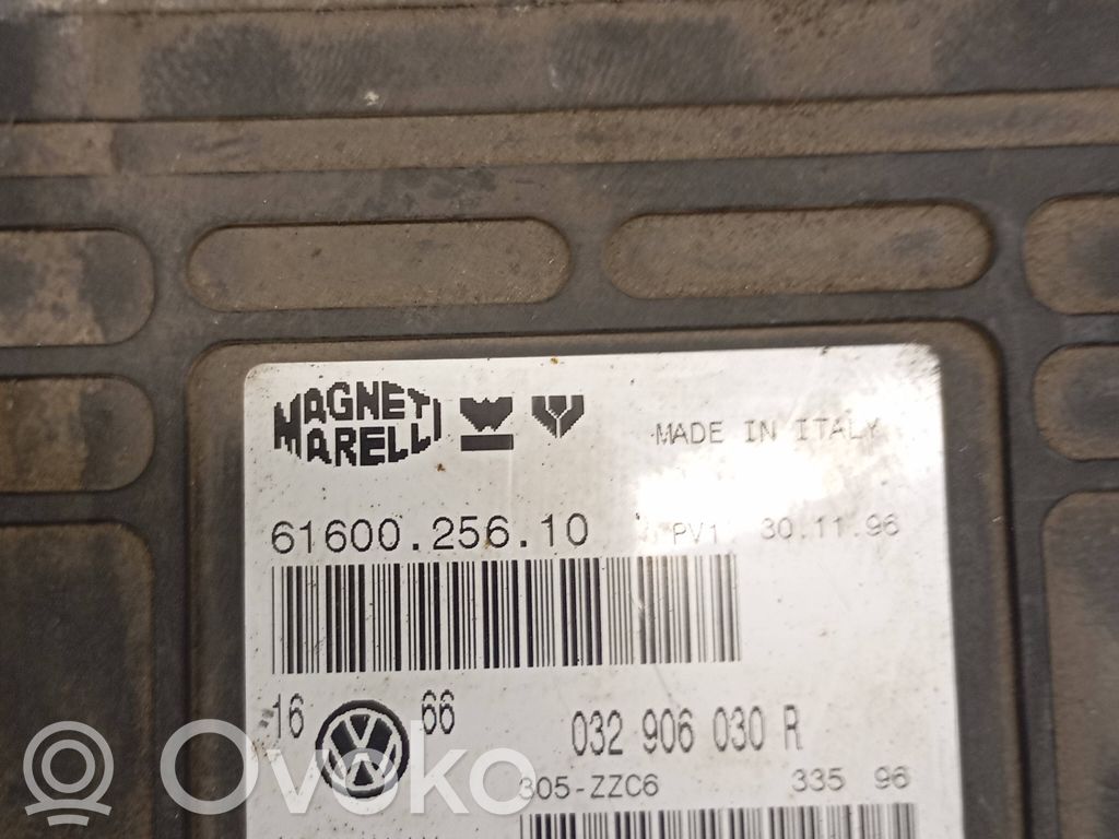 Volkswagen Golf III Engine control unit/module 