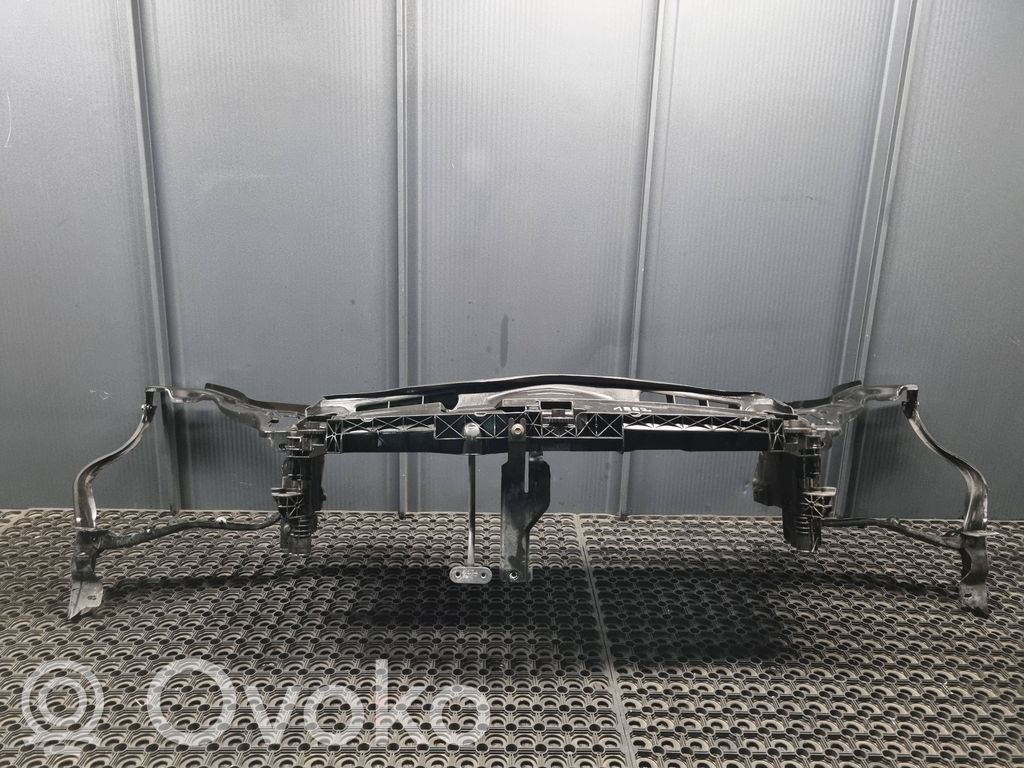 Mercedes-Benz E W212 Pas przedni 