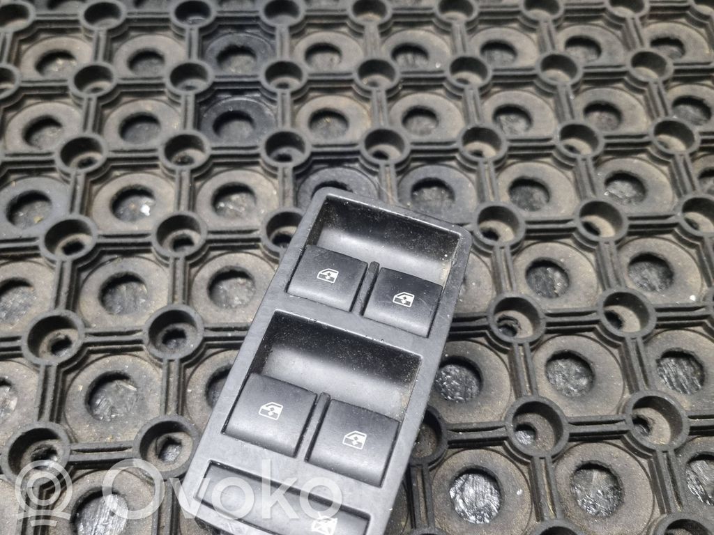 Opel Insignia A Electric window control switch 