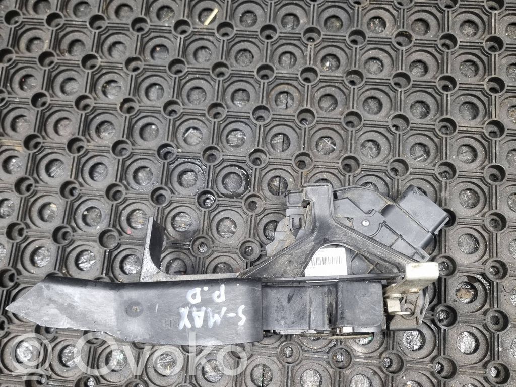 Priekšpusē slēdzene   8M2AR21812AA,915733,A048317