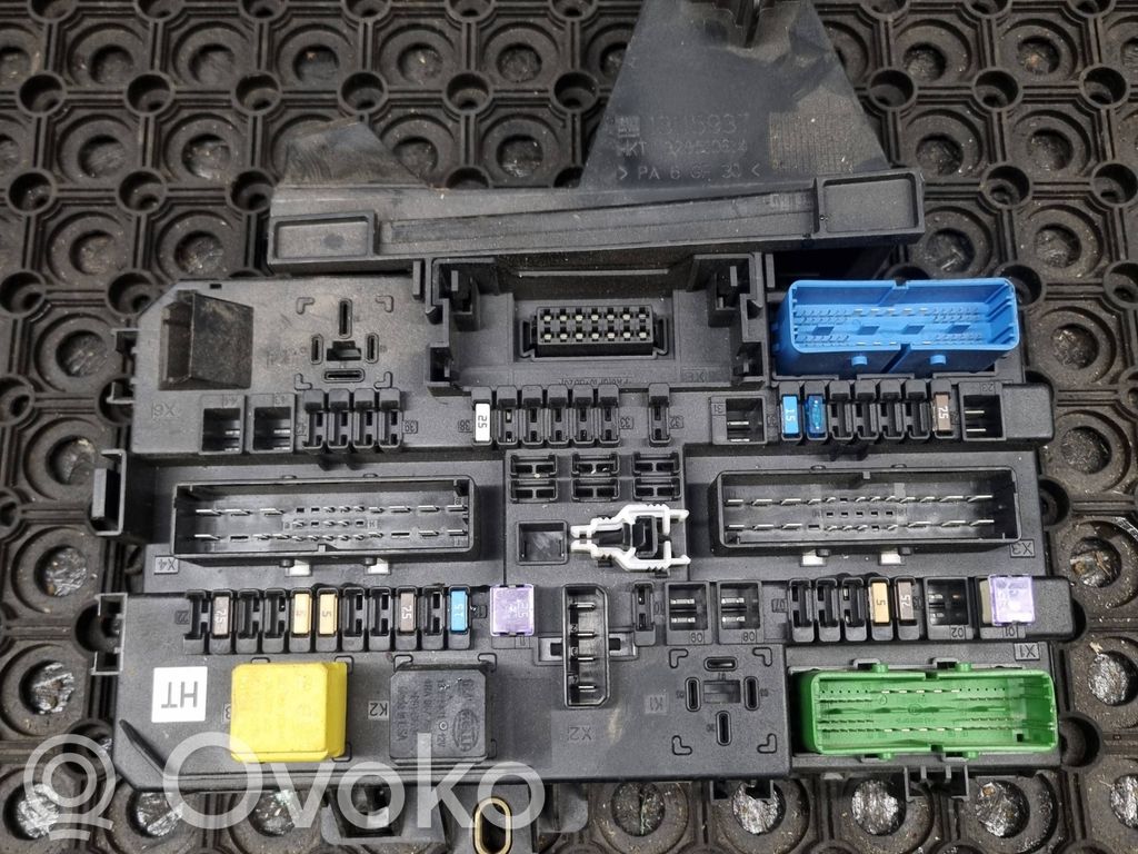 Opel Astra H Sicherungskasten 