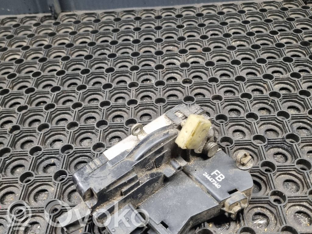 Opel Vectra C Priekšpusē slēdzene 
