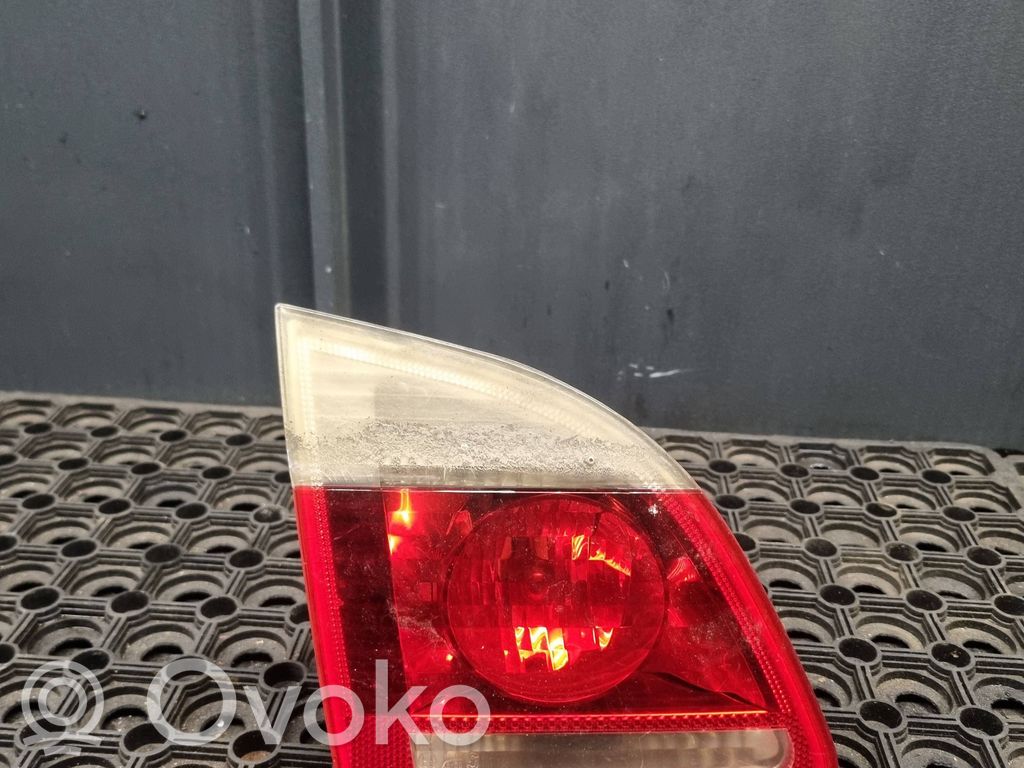 BMW 5 E60 E61 Aizmugurējais lukturis pārsegā 