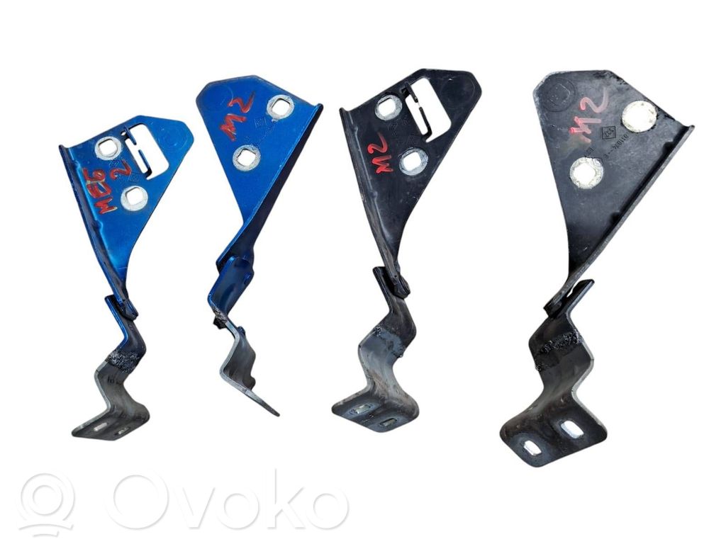 Engine bonnet/hood hinges