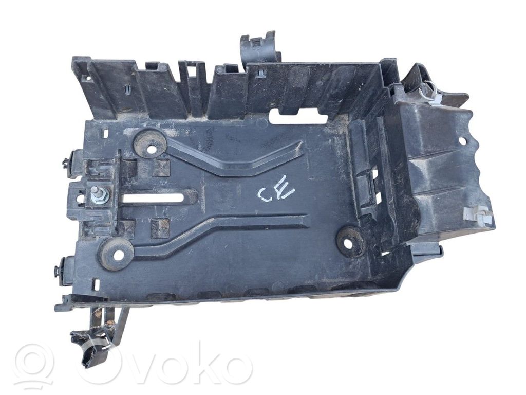 Opel Corsa E Akumuliatoriaus dėžė 