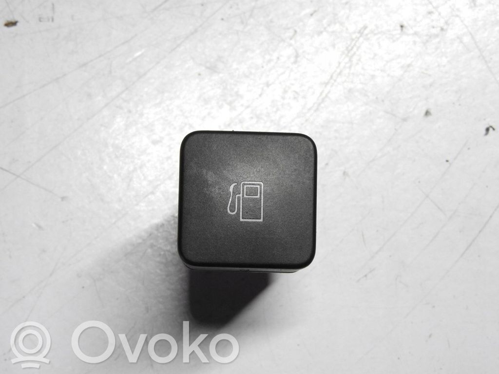 Citroen C4 II Fuel tank opening switch 