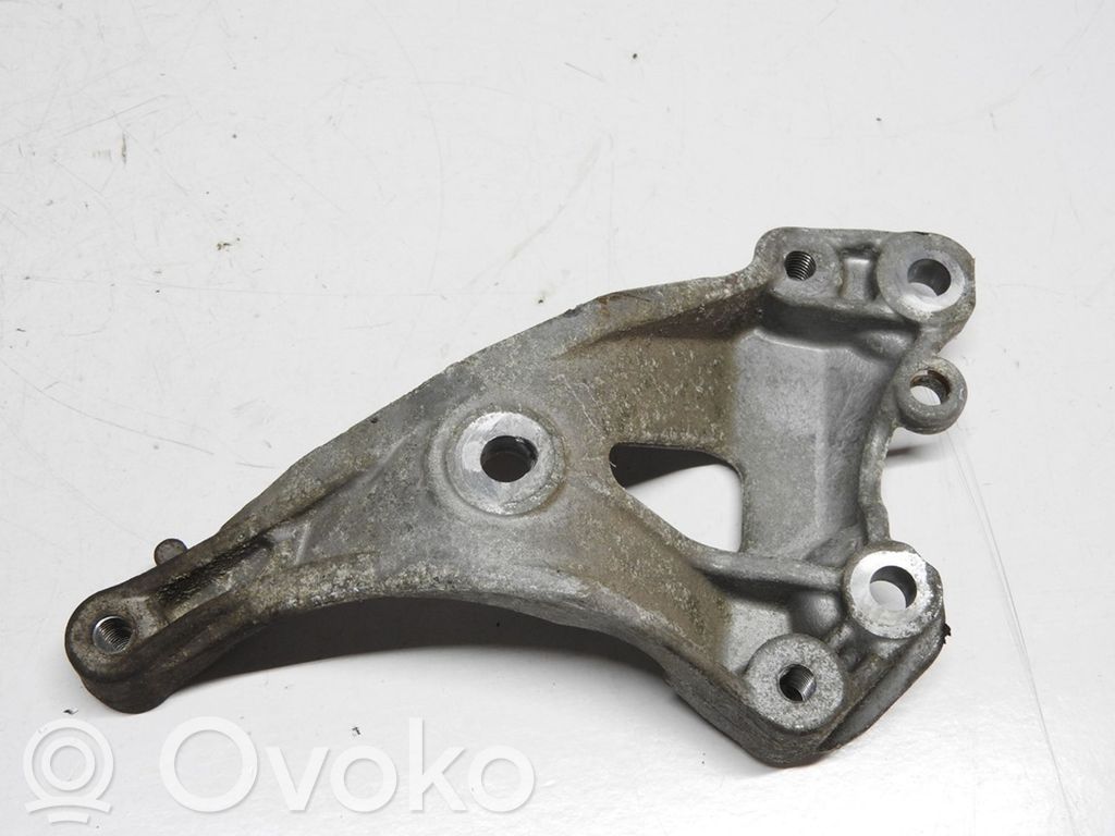 A/C compressor mount bracket   V758078180