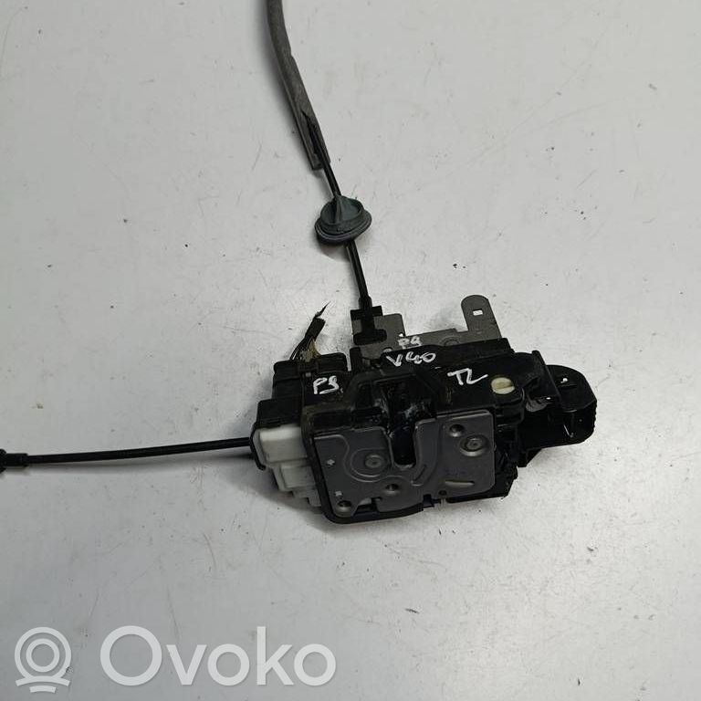 Volvo V40 Zamek drzwi tylnych 