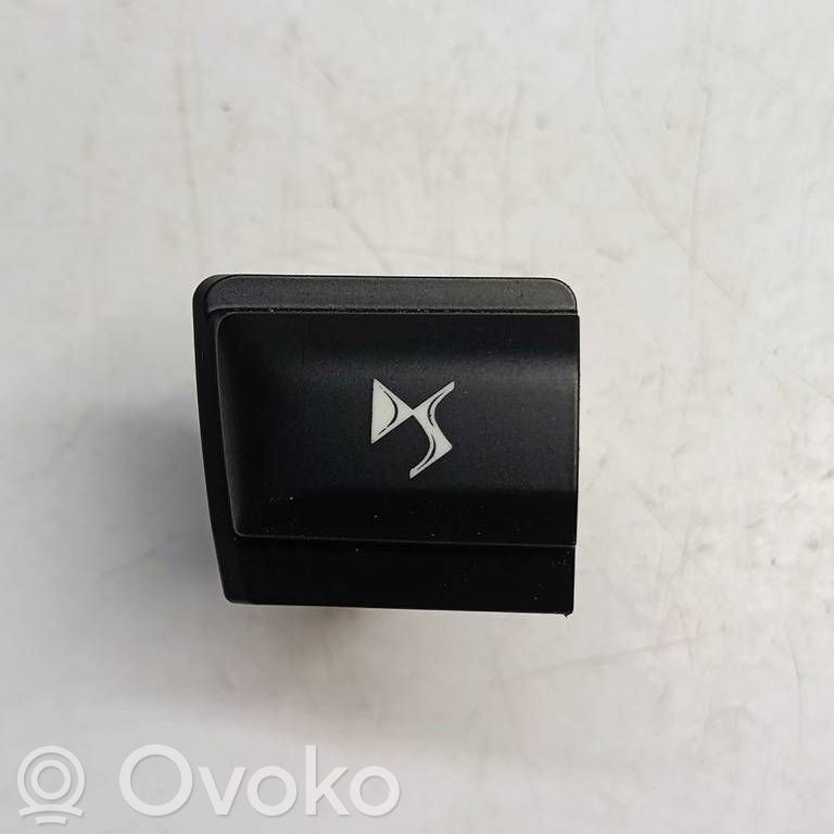 DS Automobiles 3 Panel lighting control switch 