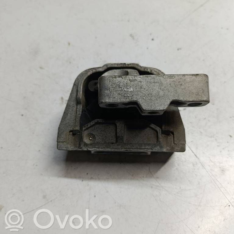 Volkswagen Scirocco Engine mount bracket 
