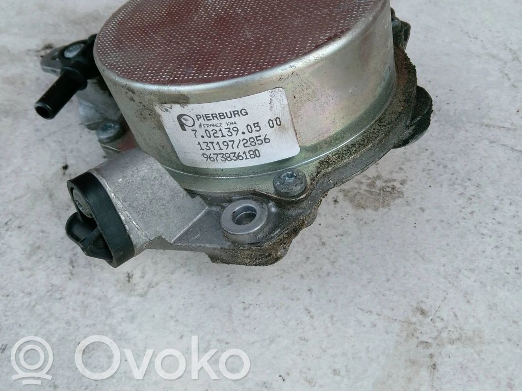 Ford Kuga I Vacuum pump 