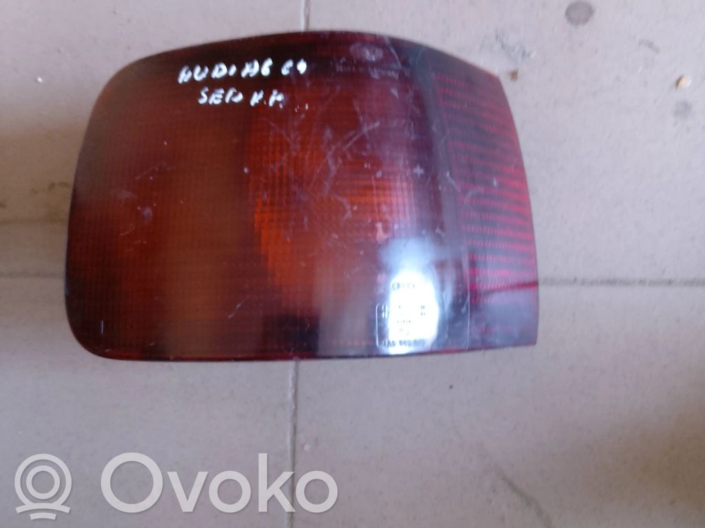 Audi A6 S6 C4 4A Aizmugurējais lukturis virsbūvē 