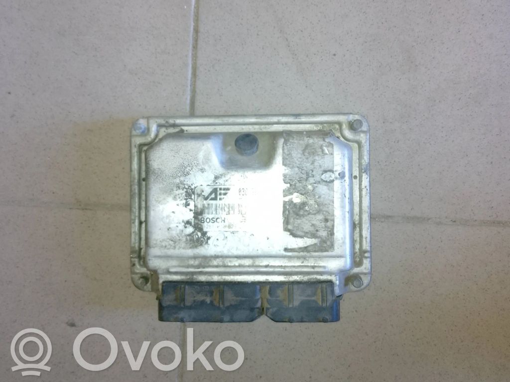 Unidad de control/módulo del motor   038906019FA