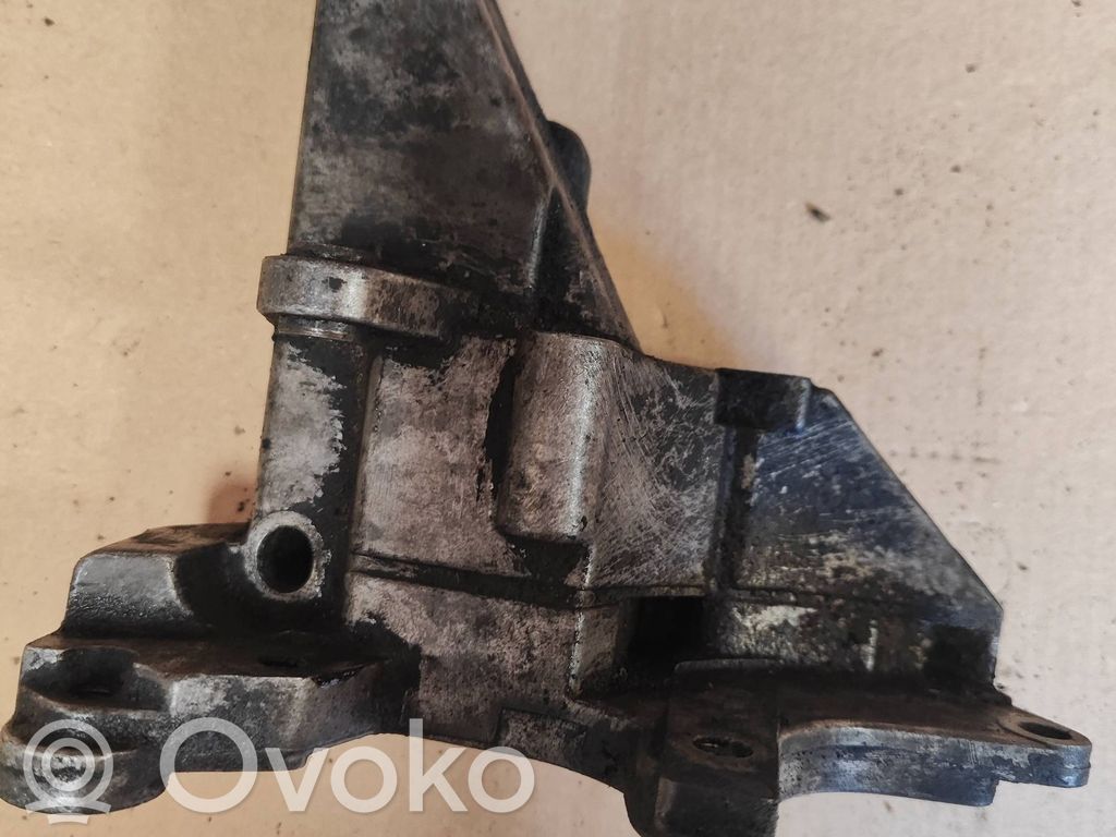 Opel Omega B1 Generator/alternator bracket 