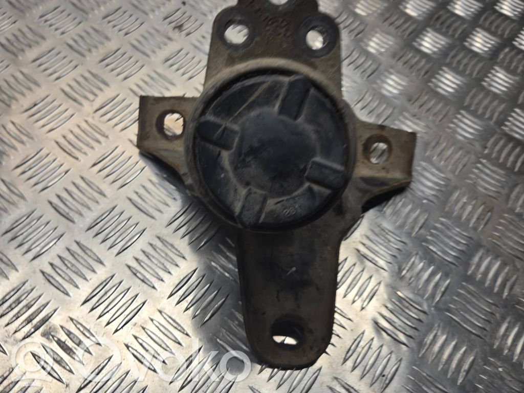 Ford Focus Engine mount bracket 