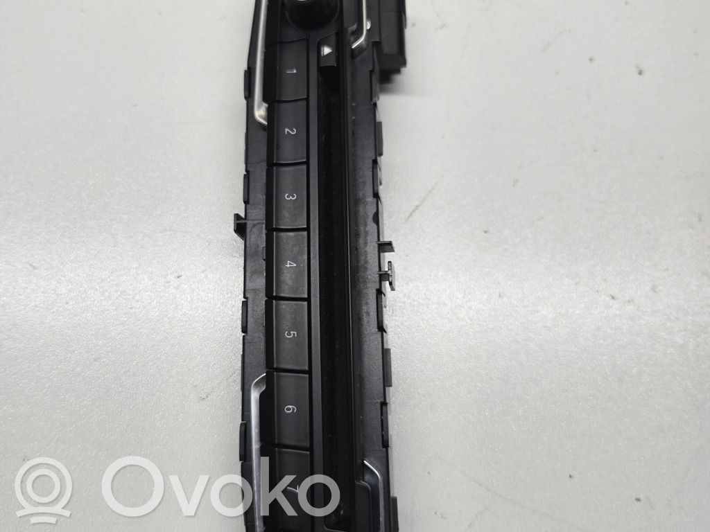 Head unit multimedia control   9371456