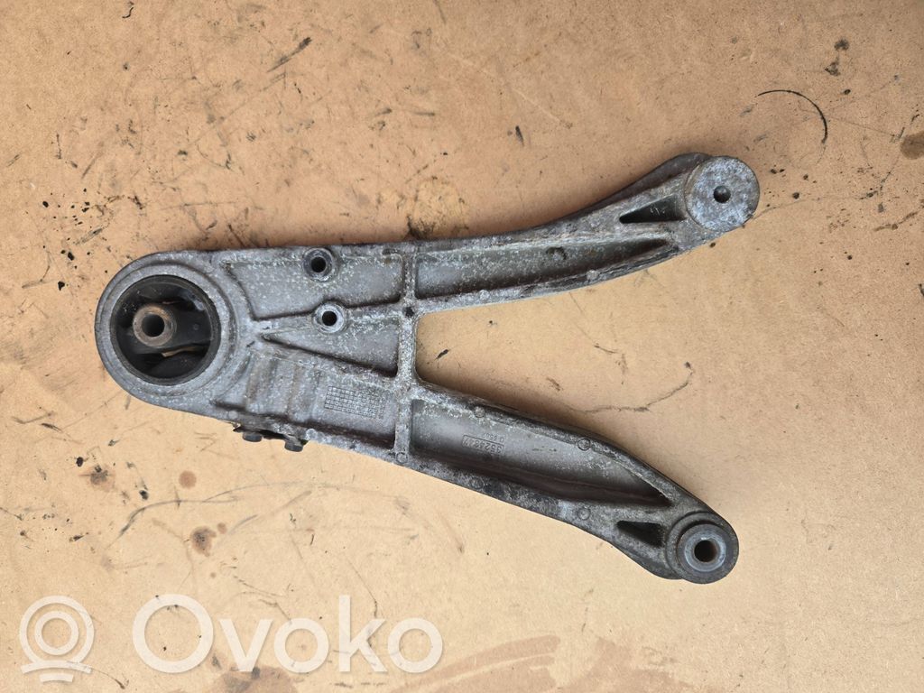 Volvo S70  V70  V70 XC Engine mounting bracket 