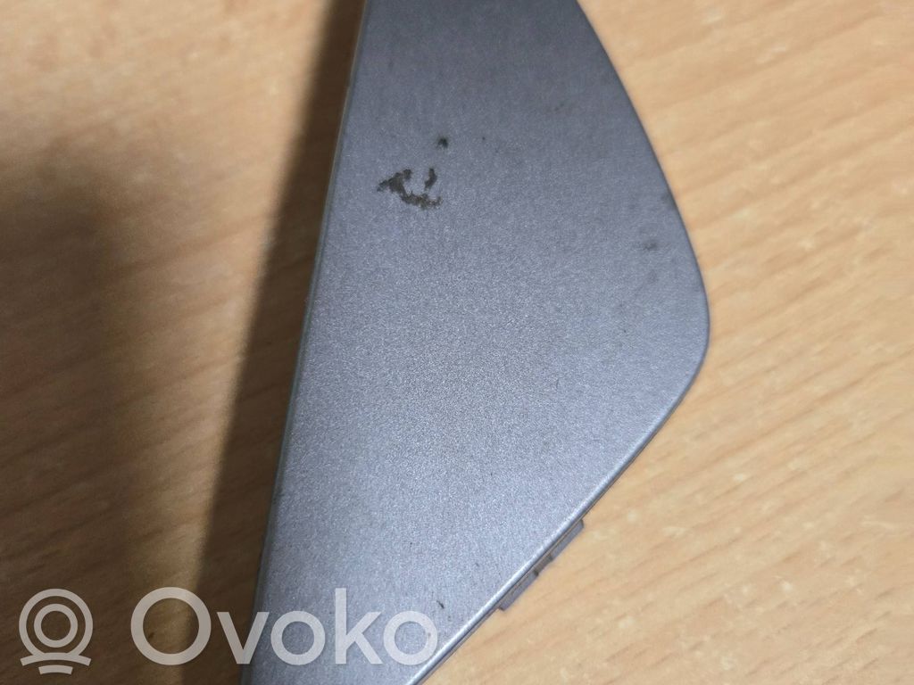 Ford Mondeo MK IV Kita panelės detalė 