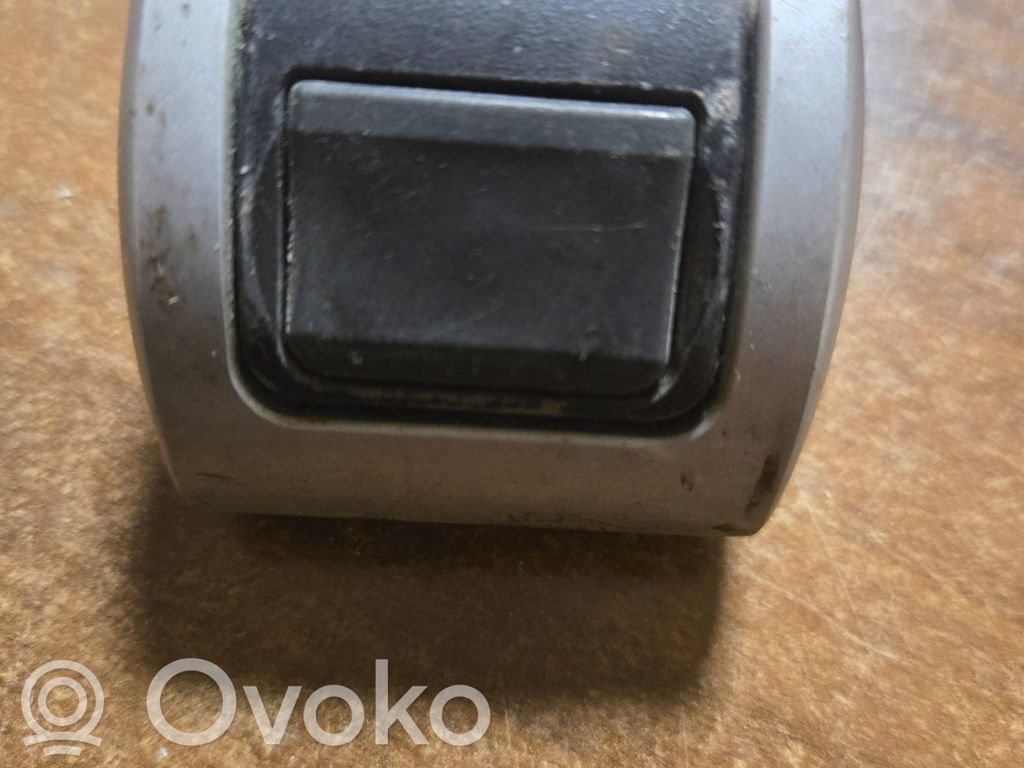 Tie down hook / loop   4F9863539