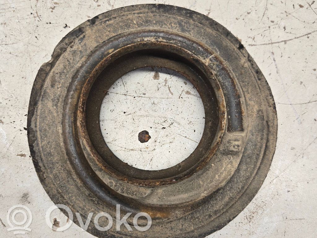 Coil spring mount