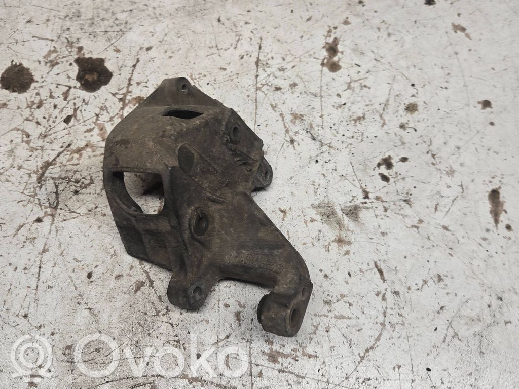 Volkswagen Golf III Power steering pump mounting bracket 