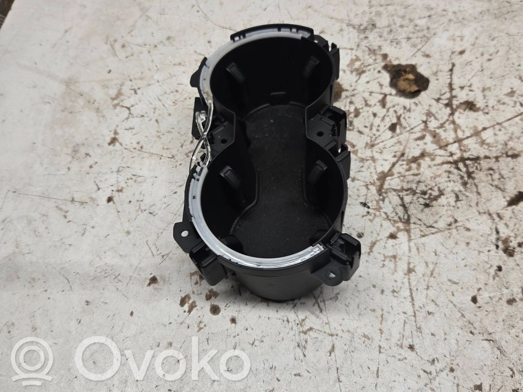 Audi A4 S4 B9 Puodelių laikiklis (priekyje) 