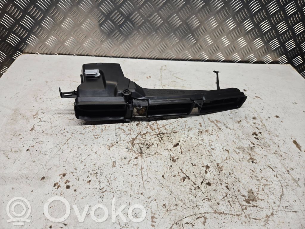 Kanał powietrzny kabiny   8W1819726A