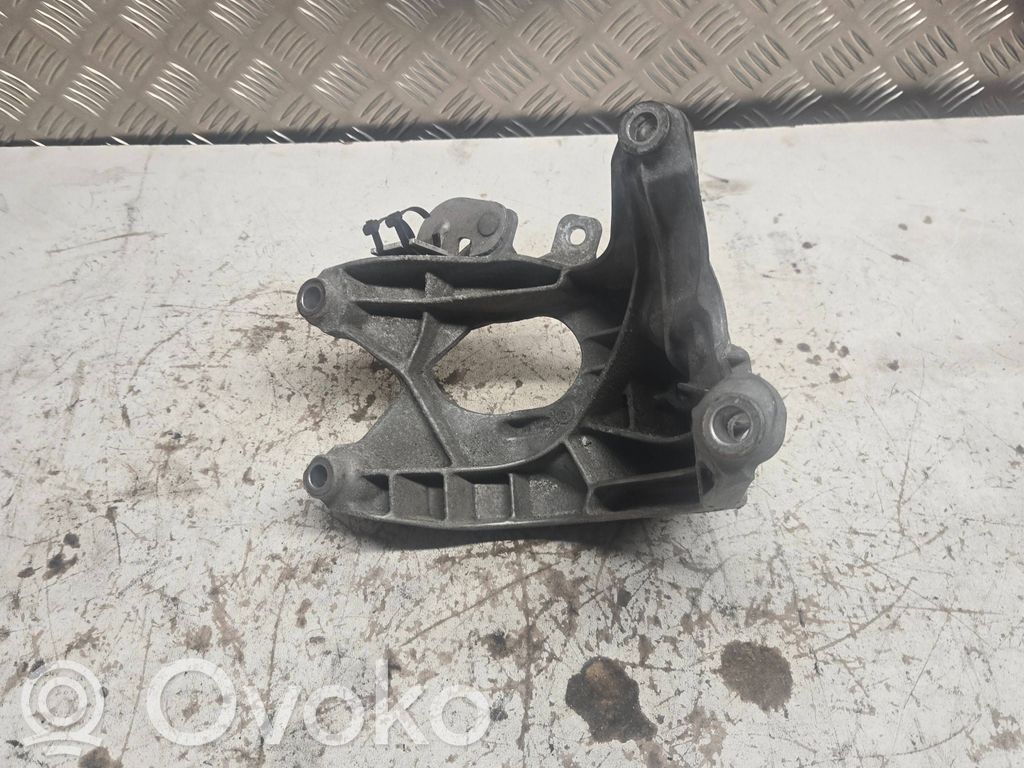 Audi A4 S4 B9 Engine mounting bracket 