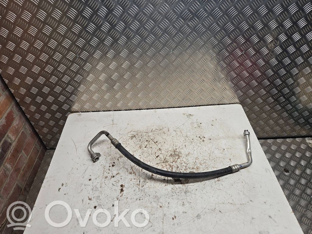 Audi A4 S4 B9 Ilmastointilaitteen putki (A/C) 