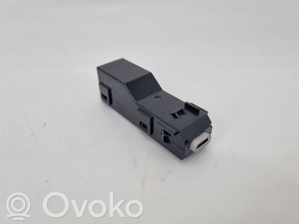 Toyota Yaris Cross Enchufe conector USB 